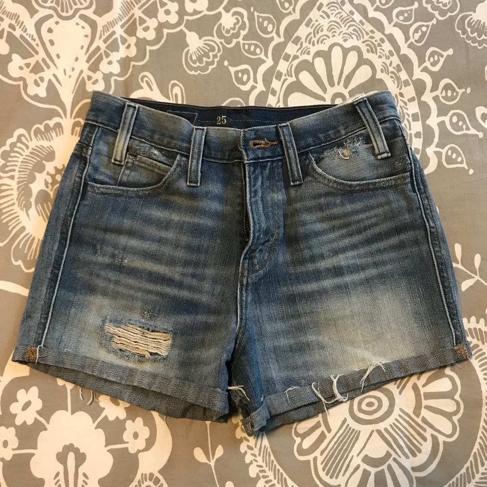 Levi’s distressed high-rise shorts